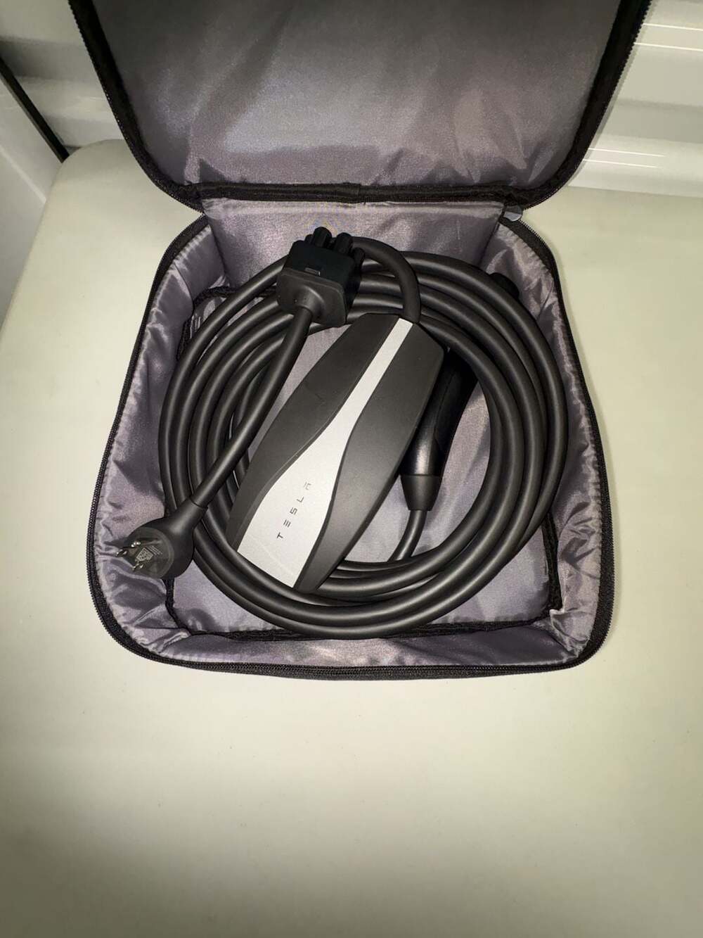 Tesla Gen 2 Mobile Connector Bundle with NEMA 5-15 Adapter and Carrying Case
